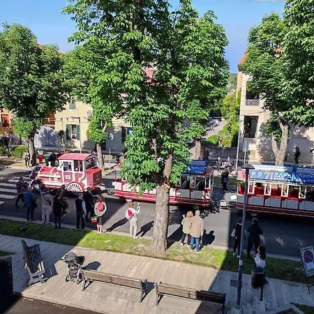 Residenza Della Baronessa 3bdr Charm Fronte Cinema شقة